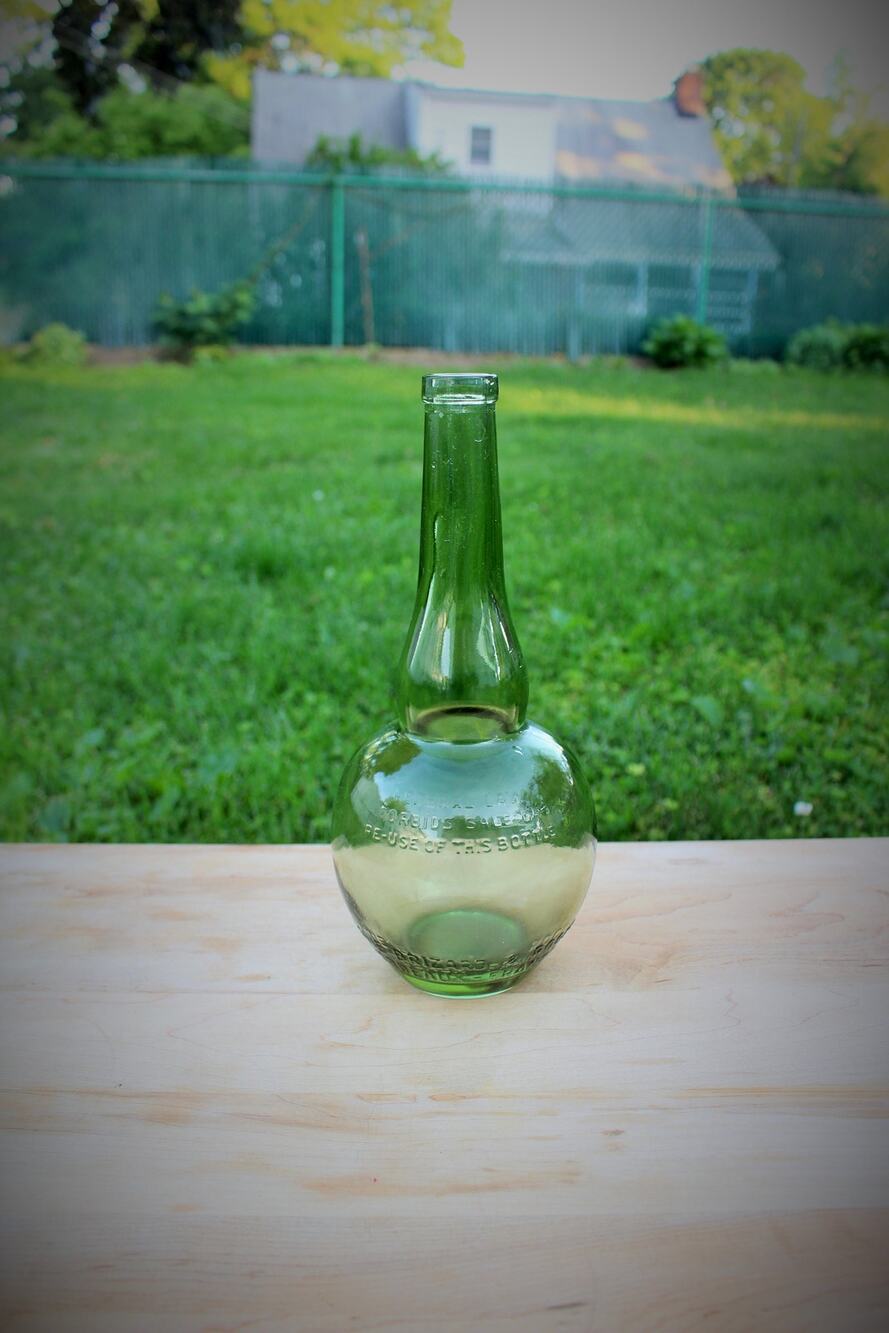 MB&R (Marie Brizard and Roger) BORDEAUX French liquor bottle